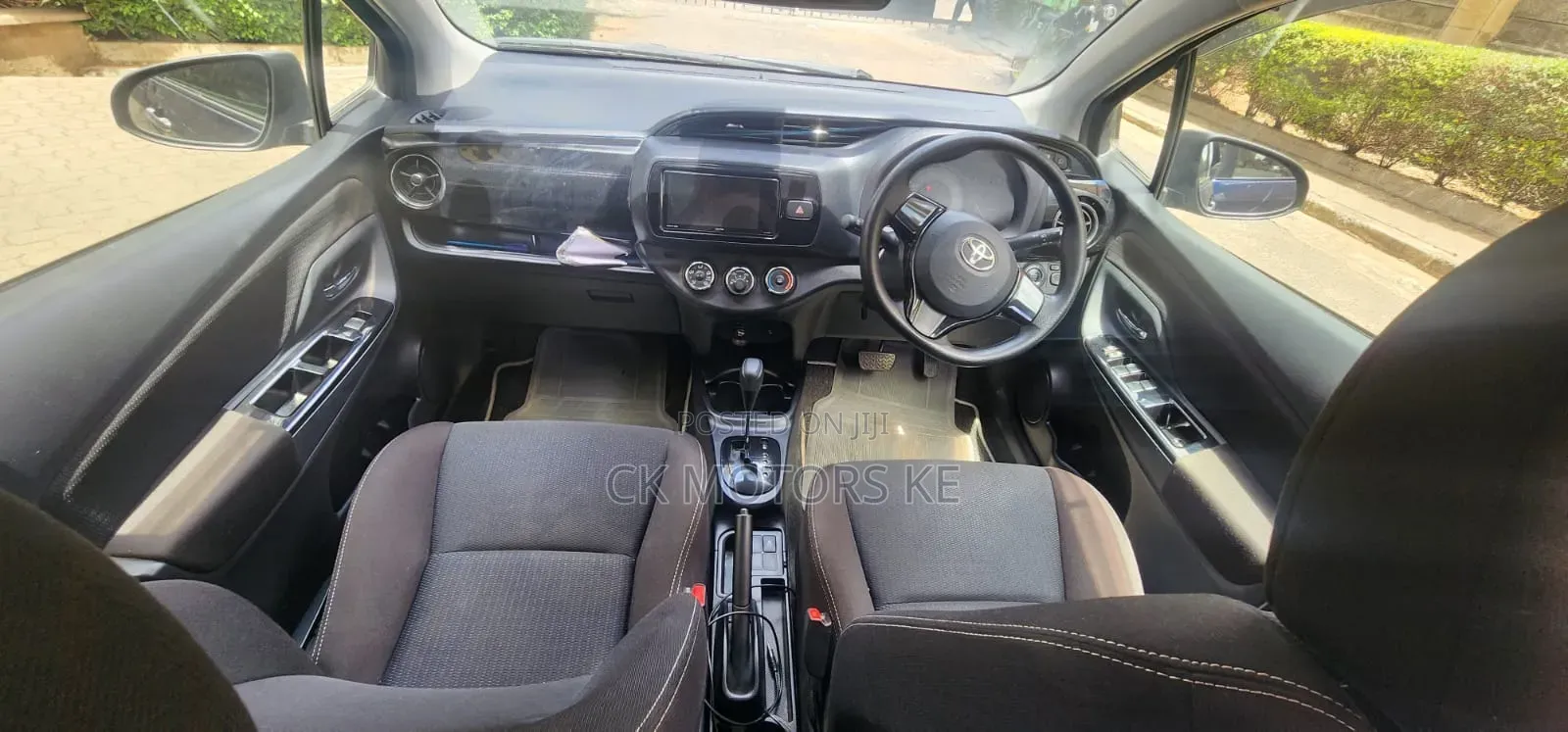 Toyota Vitz 1.0 FWD 5dr 2018 Blue