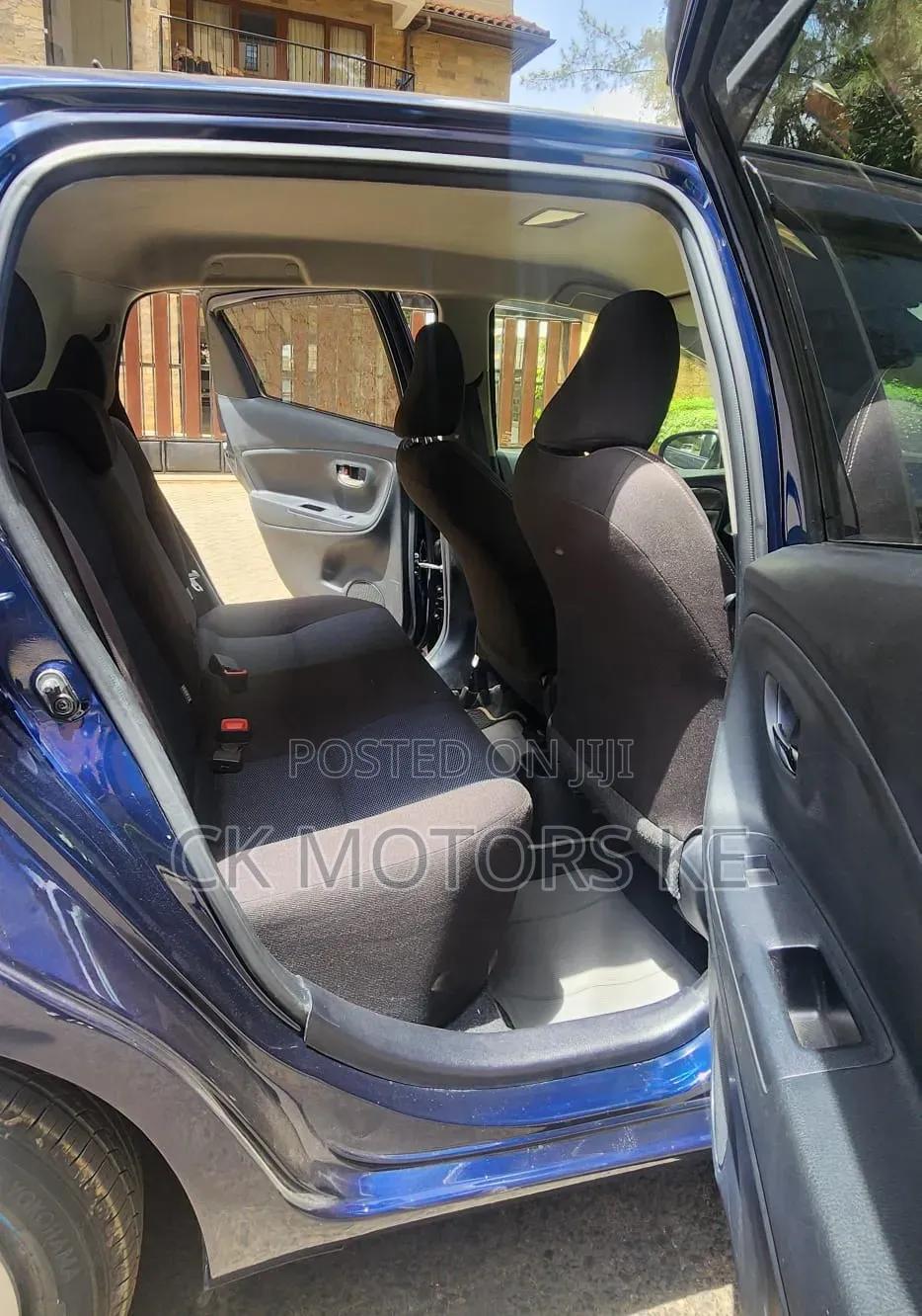 Toyota Vitz 1.0 FWD 5dr 2018 Blue