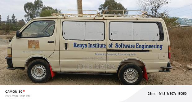Toyota HiAce 1998 Beige - thumbnail 2