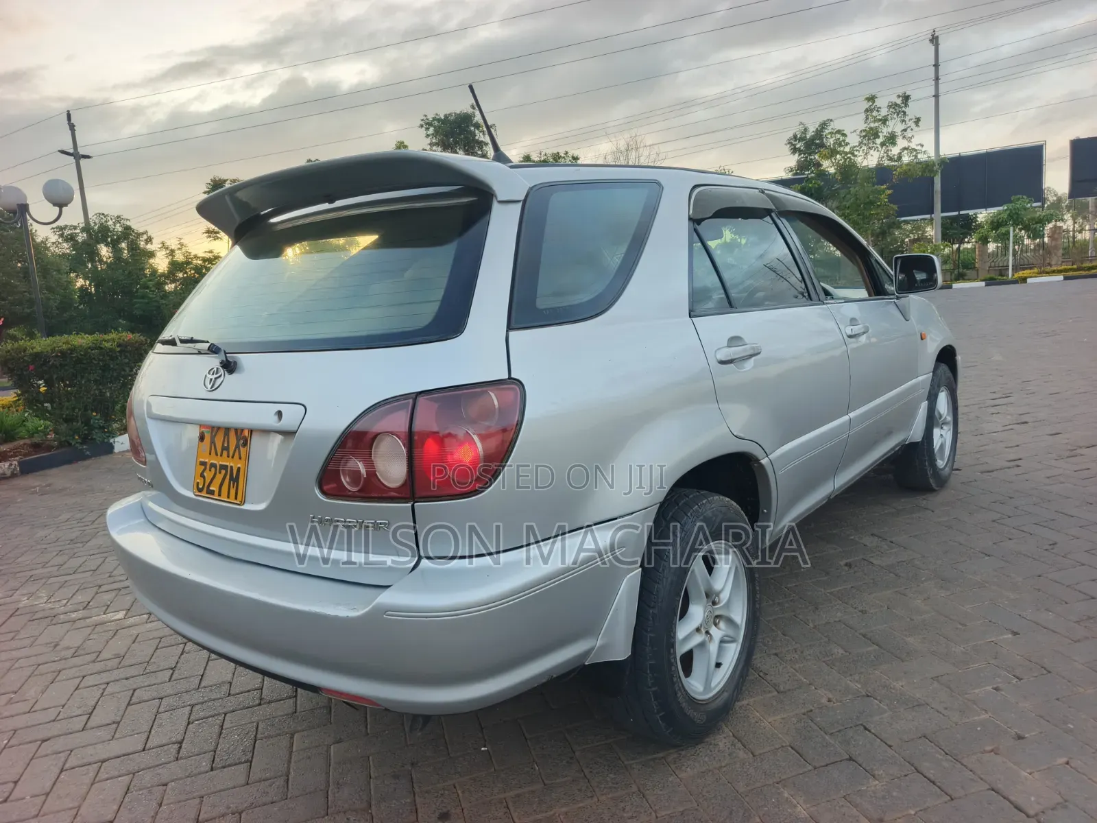 Toyota Harrier 2000 Silver