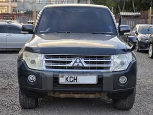 Mitsubishi Pajero 2010 Green