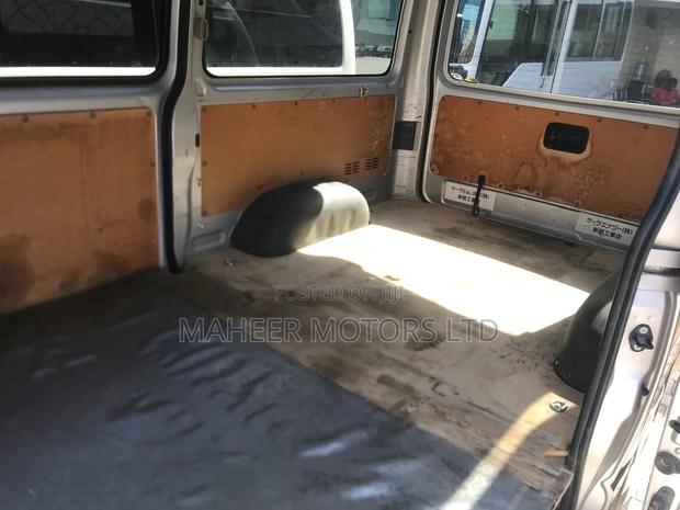 Toyota HiAce 2020 Silver - thumbnail 4