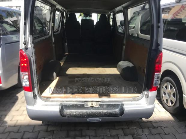 Toyota HiAce 2020 Silver - thumbnail 6