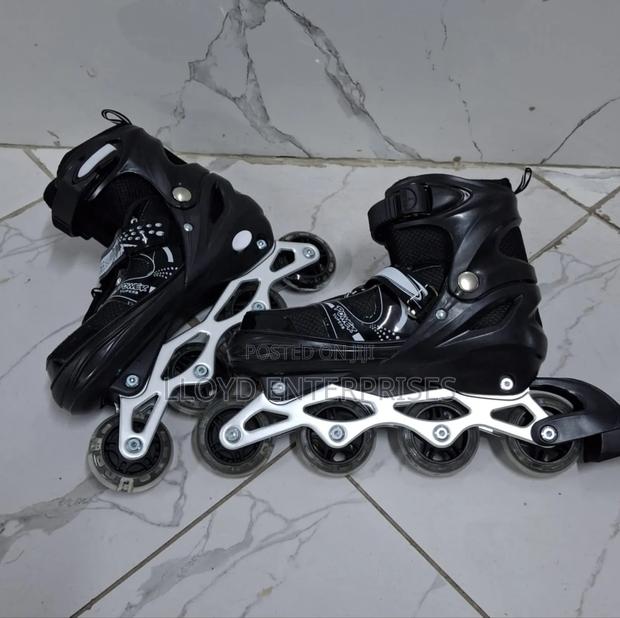 Black Skating Shoes