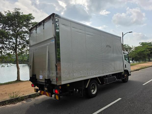 Isuzu NPR Freezers Body - thumbnail 3