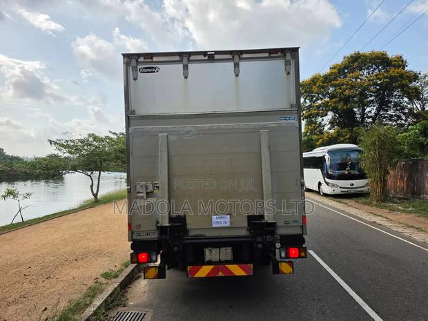 Isuzu NPR Freezers Body - thumbnail 7