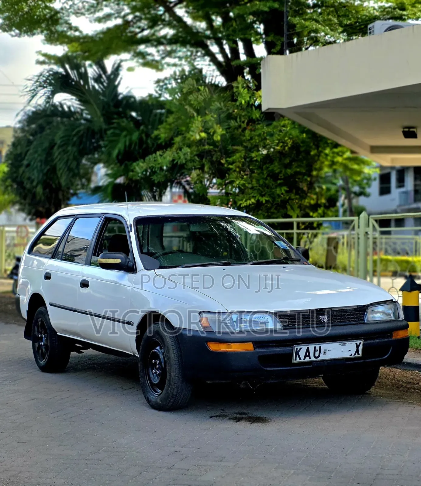 Toyota Corolla Station Wagon 1999 White