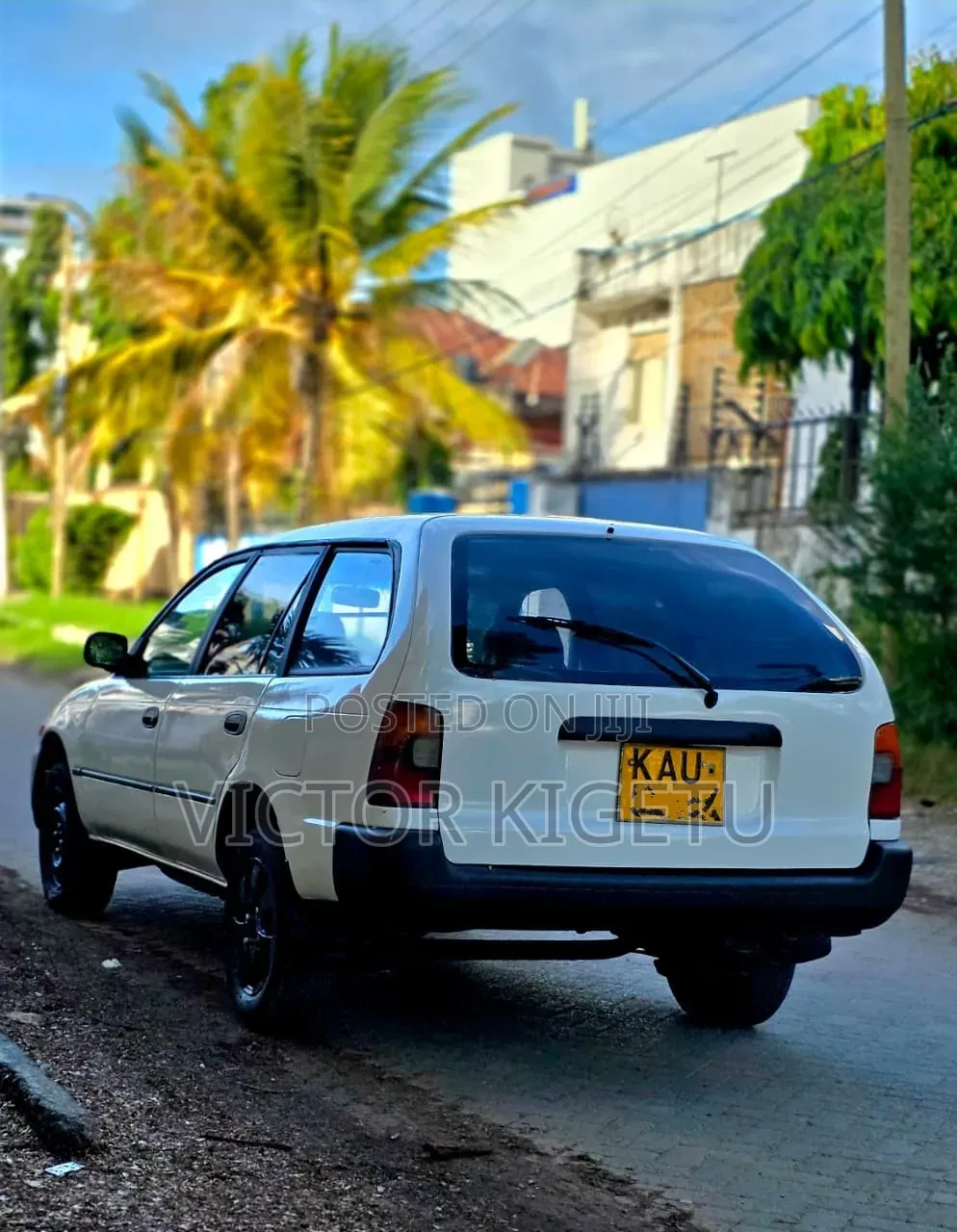 Toyota Corolla Station Wagon 1999 White