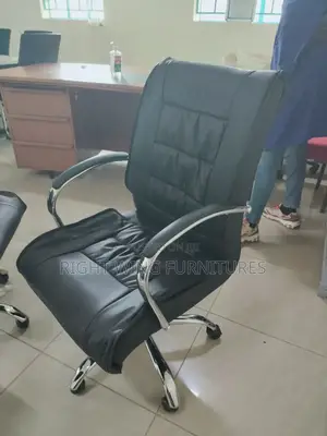 Office Furniture :Leather Provides Office Chair