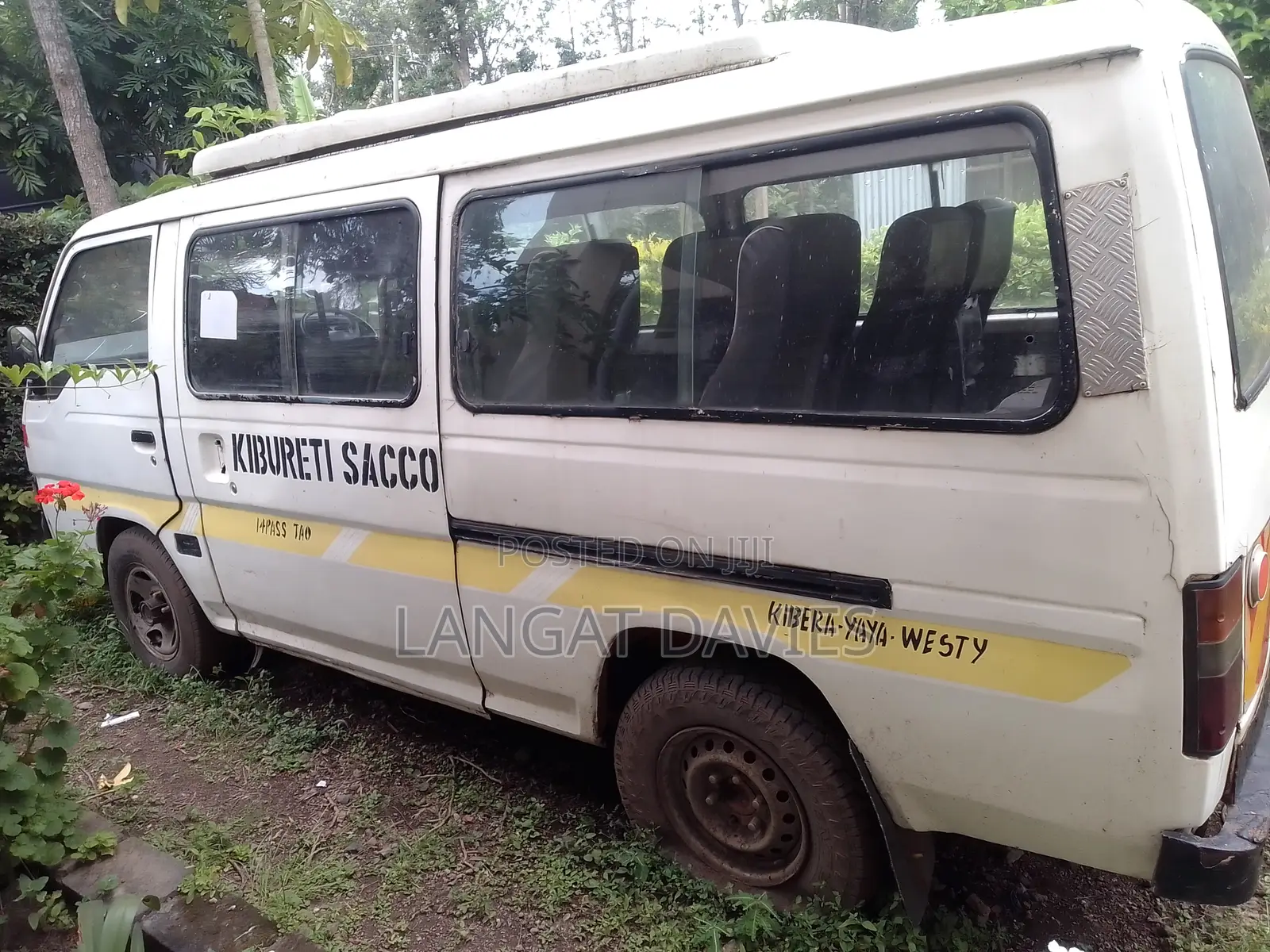 Nissan Caravan (Urvan) 2001 Beige