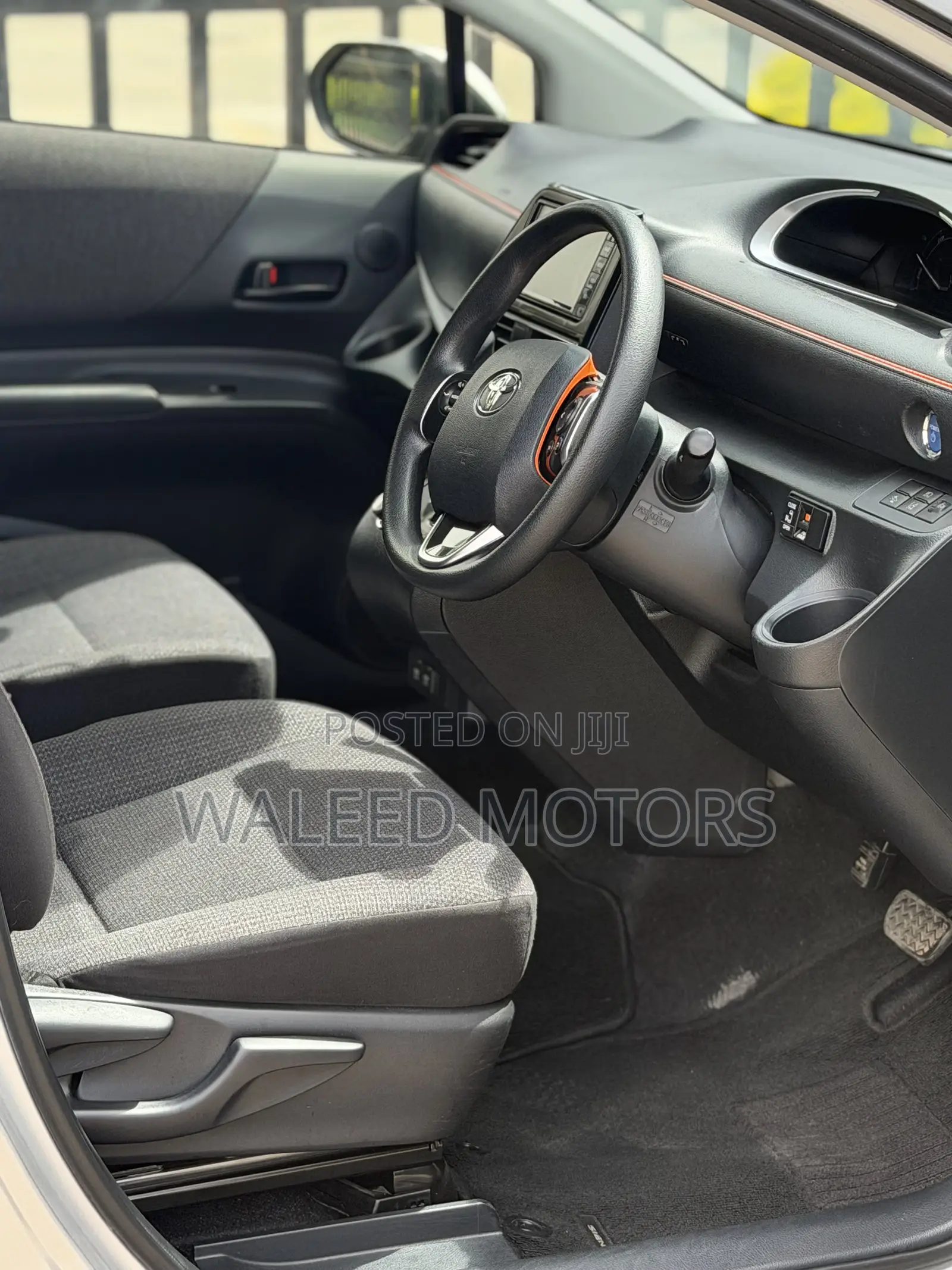 Toyota Sienta 2019 Silver