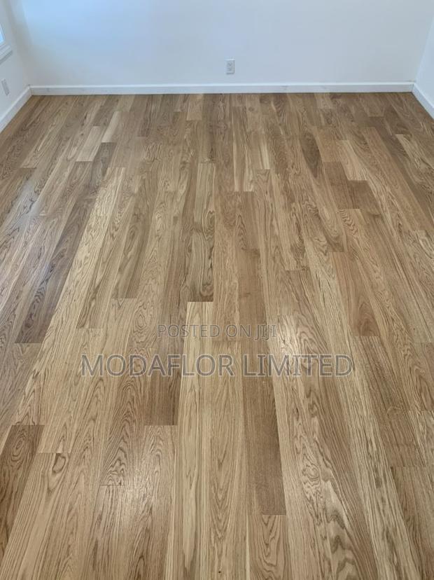 Wood Look Vinyl Carpet for Clean, Modern and Waterproof Flooring