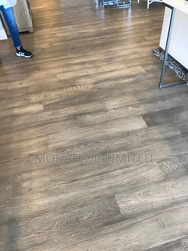 Wood Design Vinyl Carpet for Indoor Comfort and Modern Décor