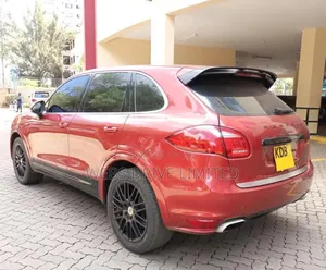 Porsche Cayenne Diesel 4dr SUV AWD (3.0L 6cyl Turbodiesel 8A) 2014 Red