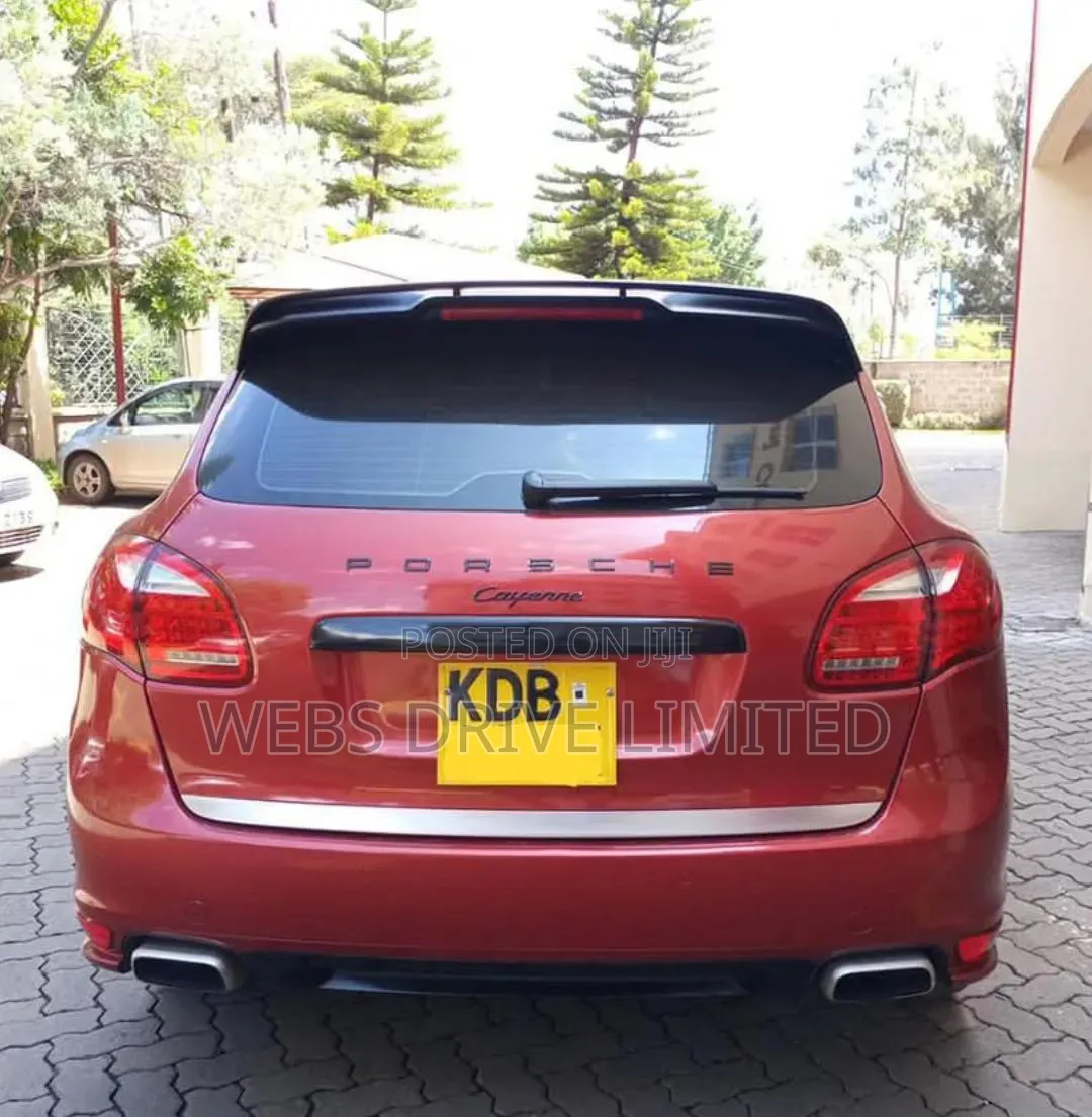 Porsche Cayenne Diesel 4dr SUV AWD (3.0L 6cyl Turbodiesel 8A) 2014 Red