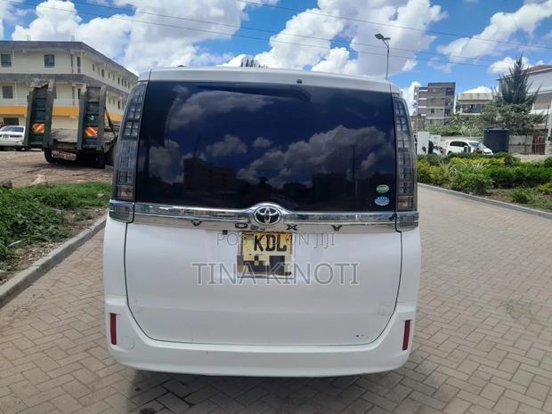 Toyota Voxy 2016 White - thumbnail 4