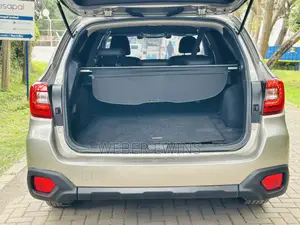 Subaru Outback 2.5i Limited AWD 2017 Gold
