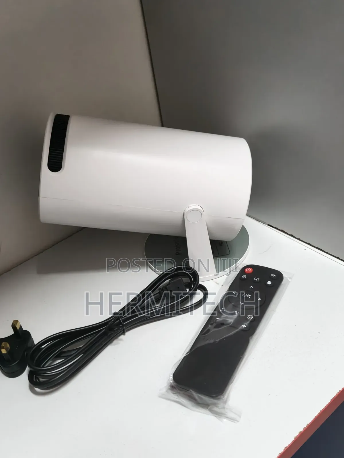 Home Cinema Hy300 Projector Wifi Smart Bluetooth in-Built Speakers