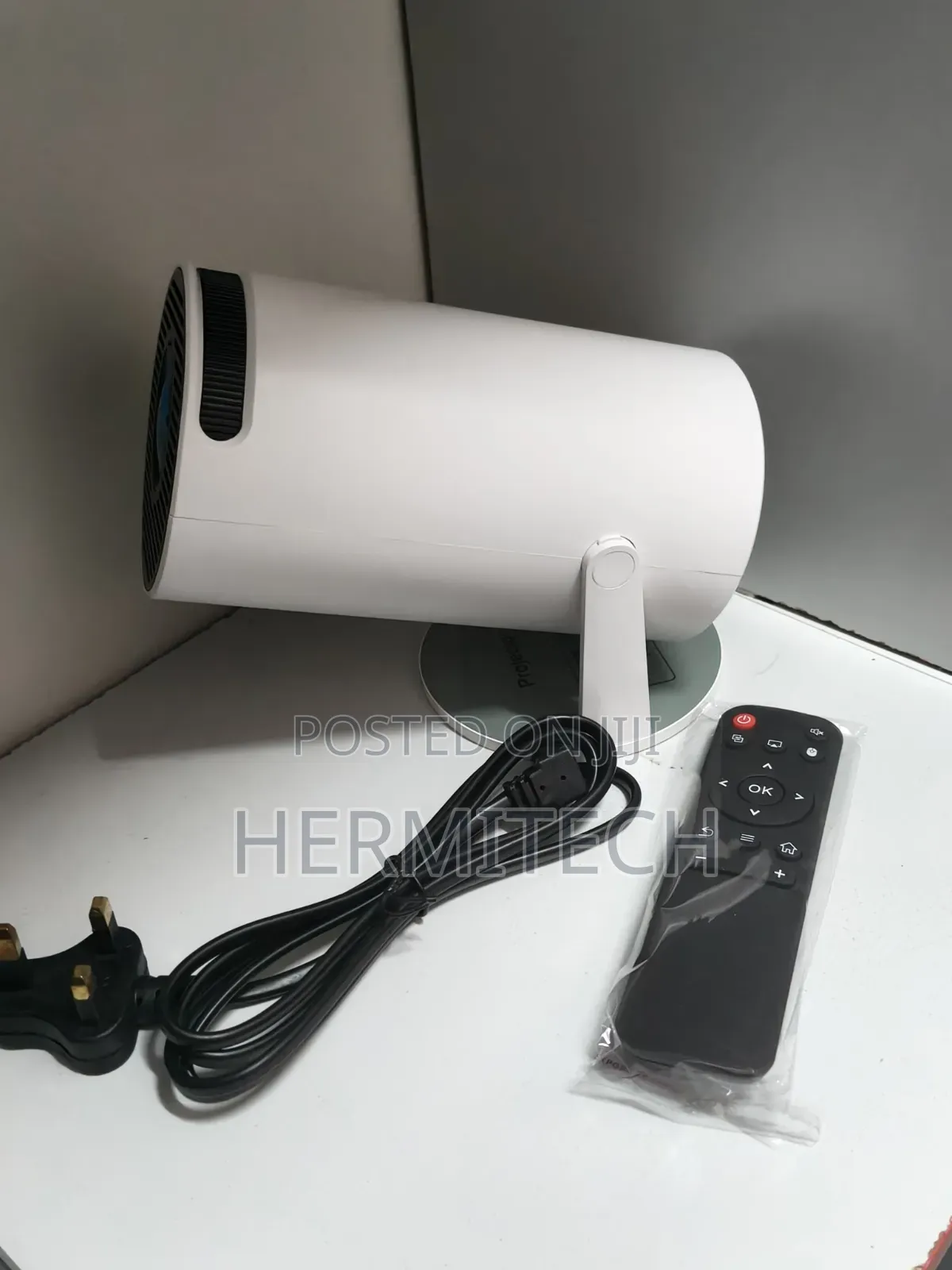Home Cinema Hy300 Projector Wifi Smart Bluetooth in-Built Speakers