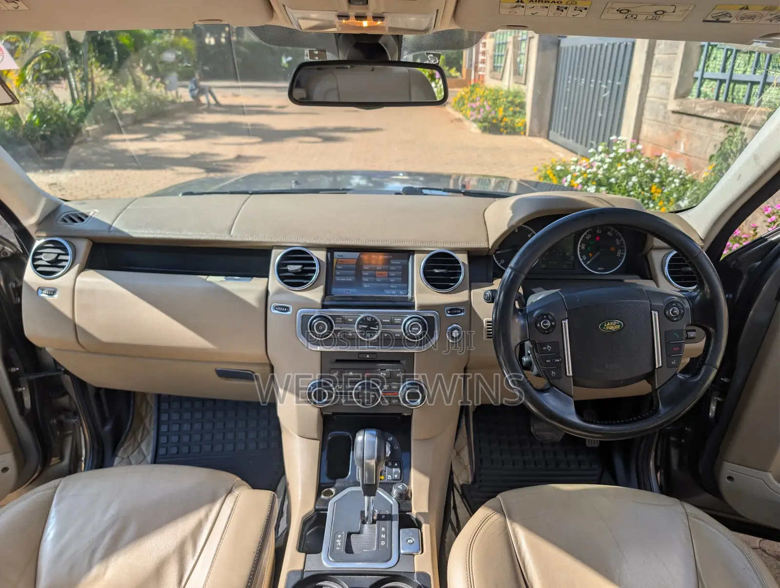 Land Rover Discovery 2010 Silver