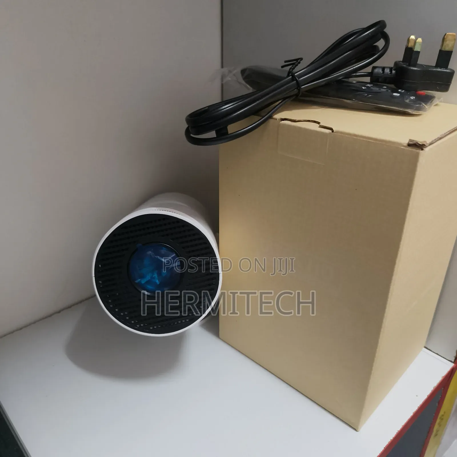 Wireless Screen Projector With Wifi and Bluetooth Hdmi Usb Sd Slots