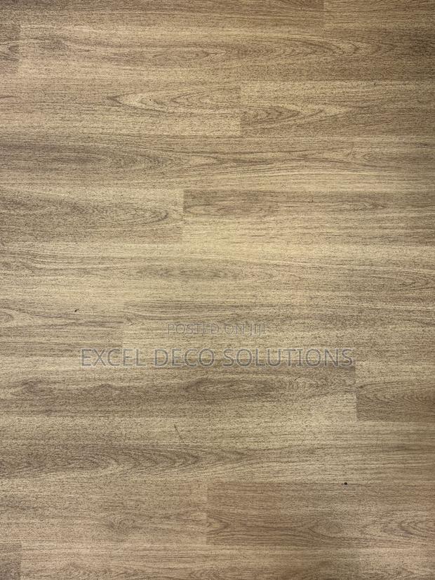 Wood Look Vinyl Carpet for Clean, Modern and Waterproof Floors