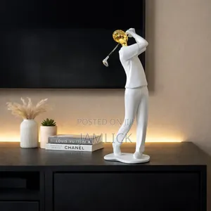 Handmade Golfing Resin Figurine - Pl