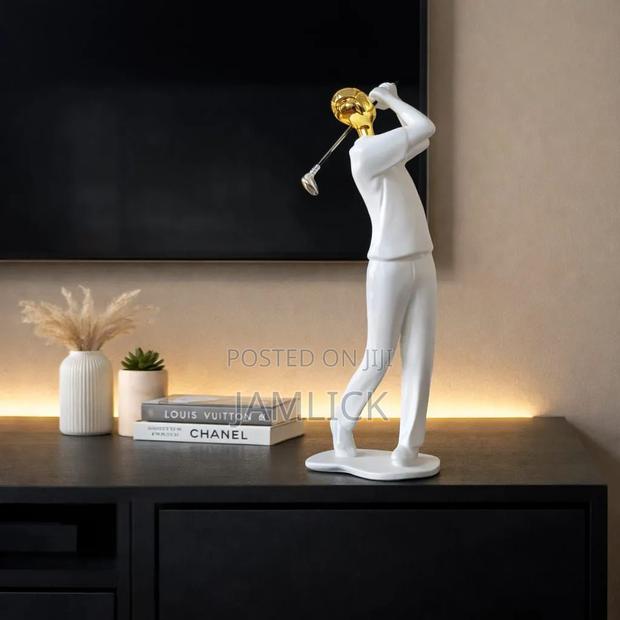 Handmade Golfing Resin Figurine - Pl - main view