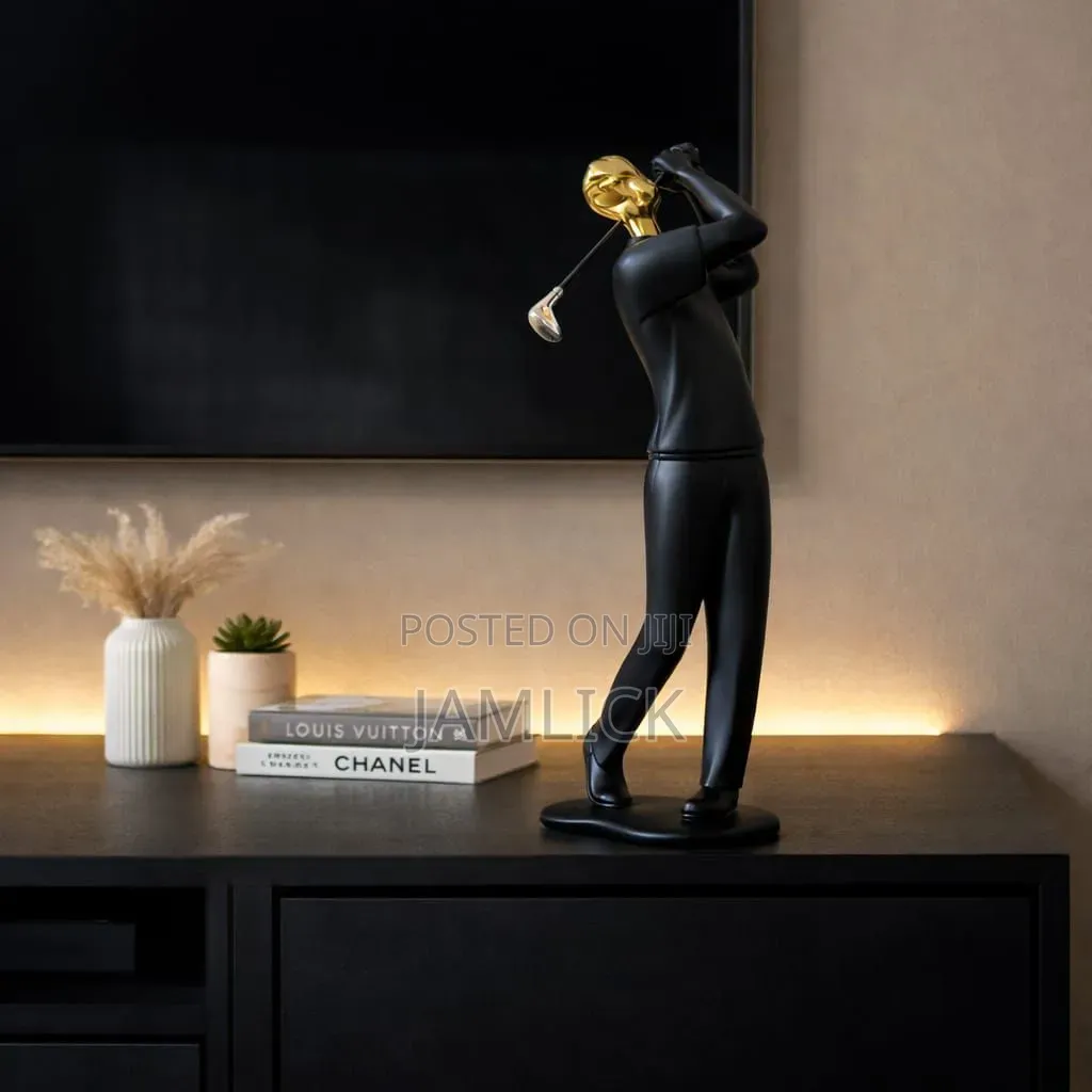 Handmade Golfing Resin Figurine - Pl
