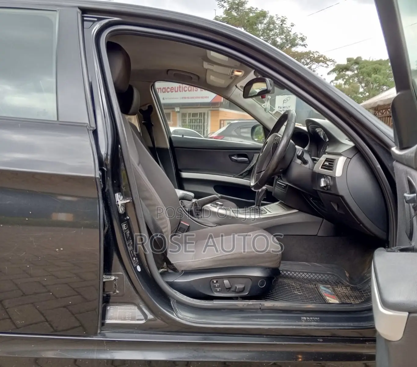 BMW 320i 2011 Black