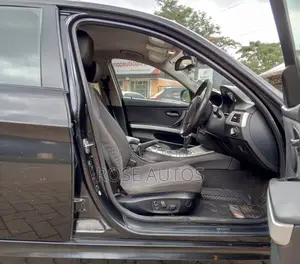 BMW 320i 2011 Black