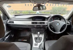BMW 320i 2011 Black