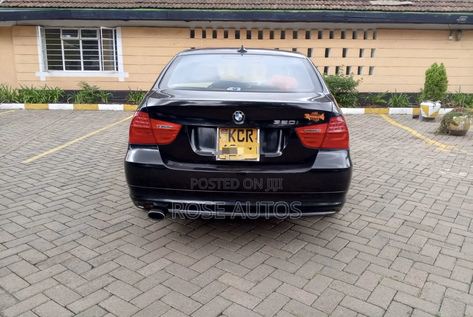 BMW 320i 2011 Black