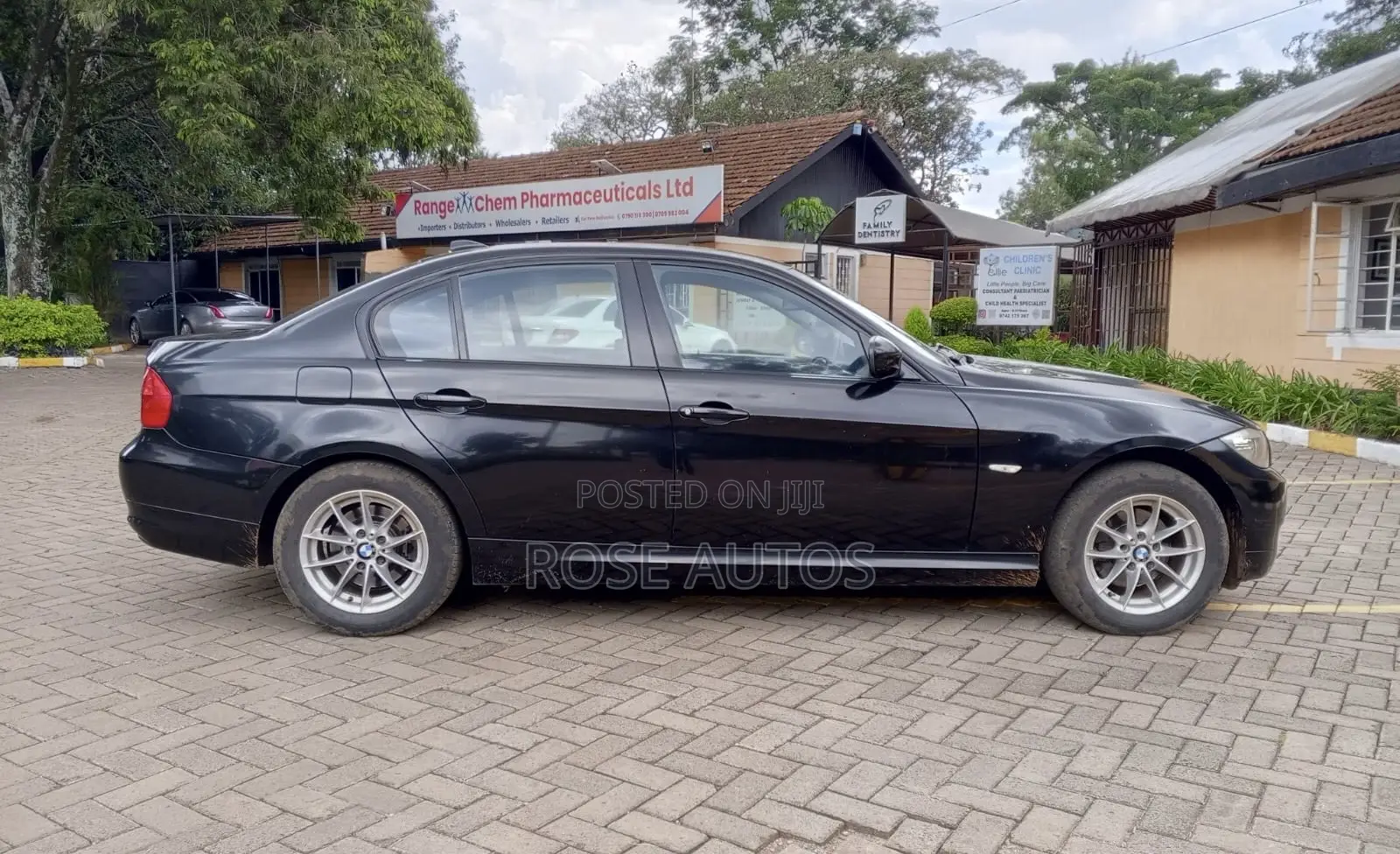 BMW 320i 2011 Black