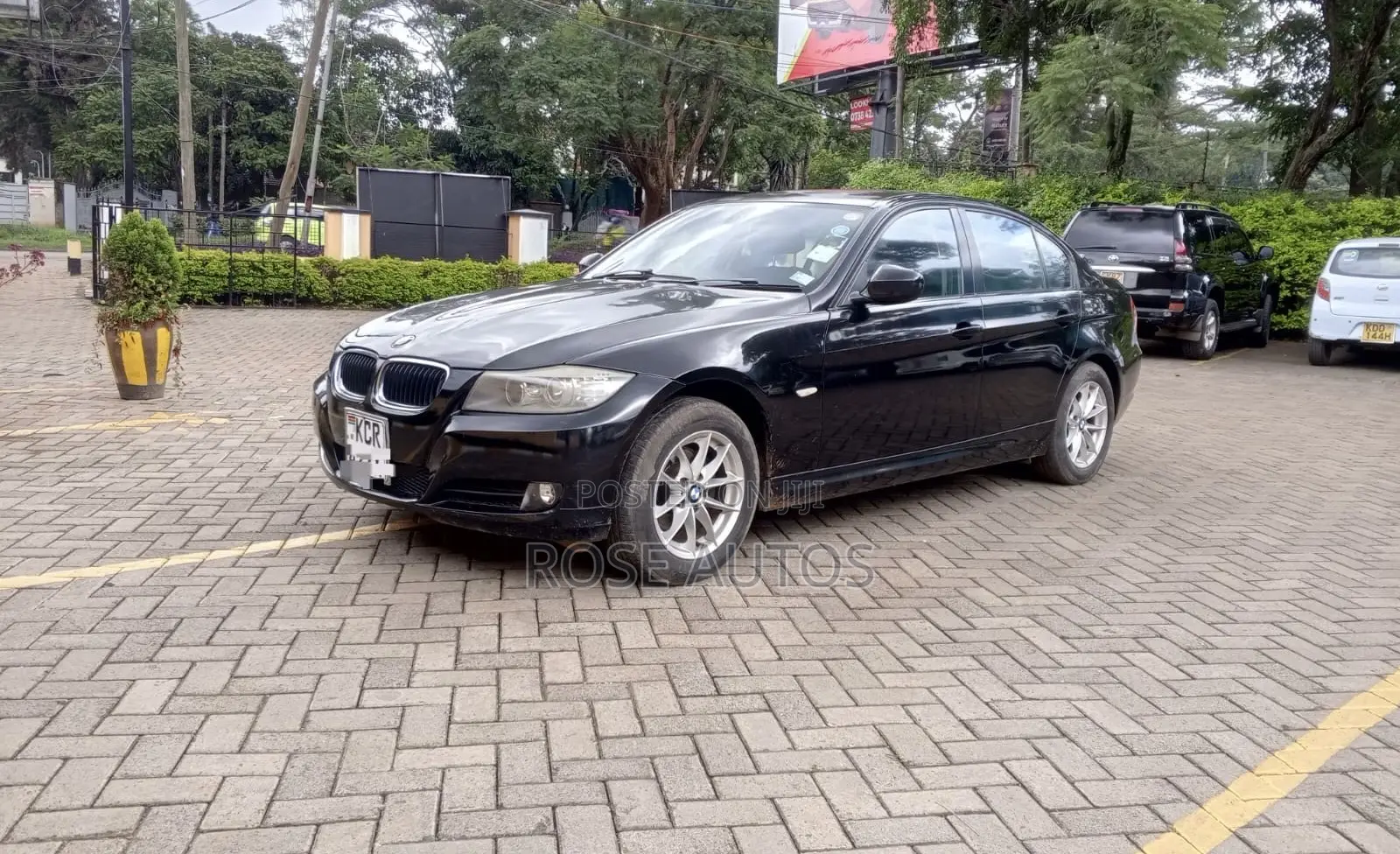 BMW 320i 2011 Black