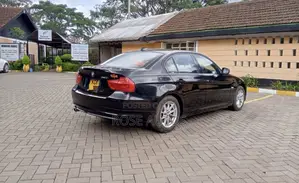 BMW 320i 2011 Black