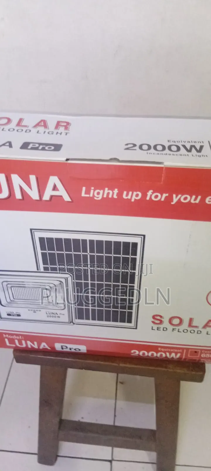 2000-watt Luna Solar Flood Light