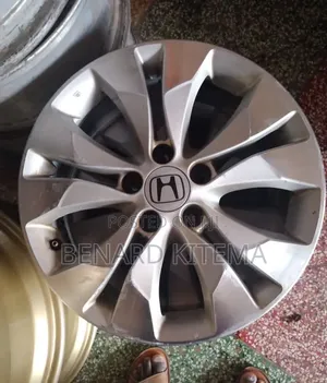 Original Rims Size 17" for Honda Cr-v and Vezel as Well.