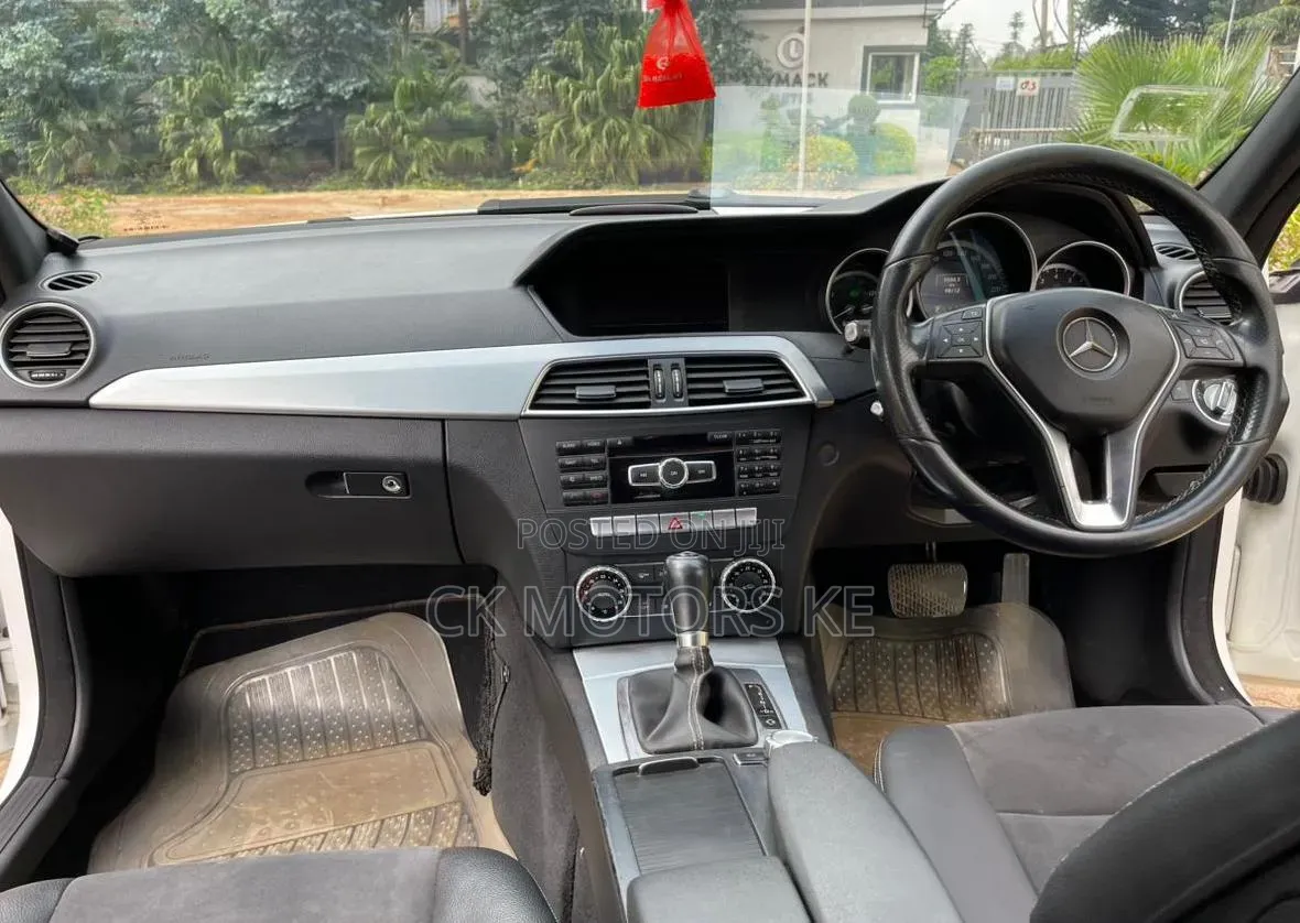 Mercedes-Benz C180 2014 White