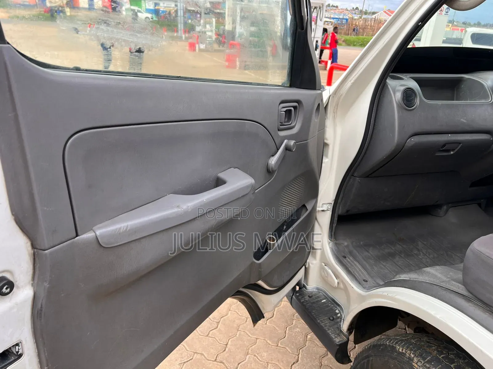 Nissan Caravan (Urvan) 2008 White