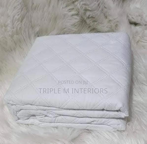 Extra Soft Waterproof Mattress Protector With Secure Elastic Corners