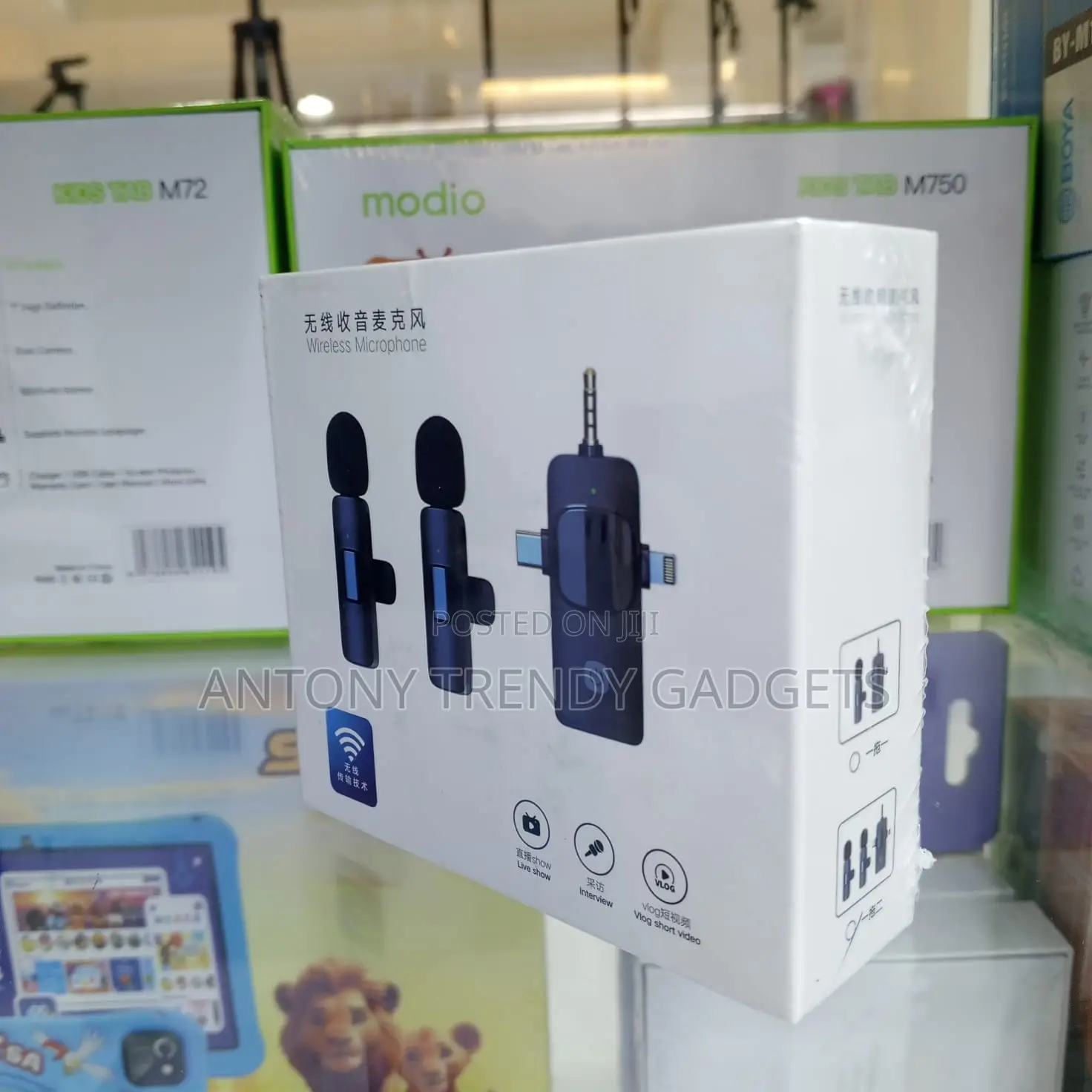 3-in-1 Wireless Lavalier Microphone Usb-C Lightning 3.5mm