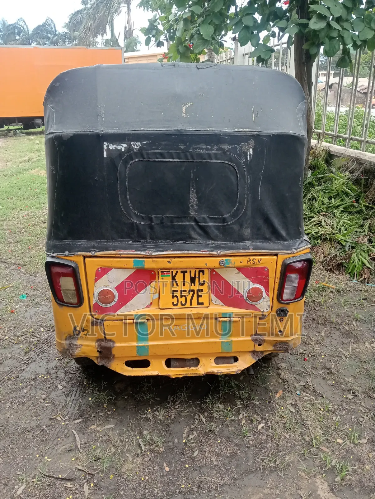 Piaggio 2021 Yellow