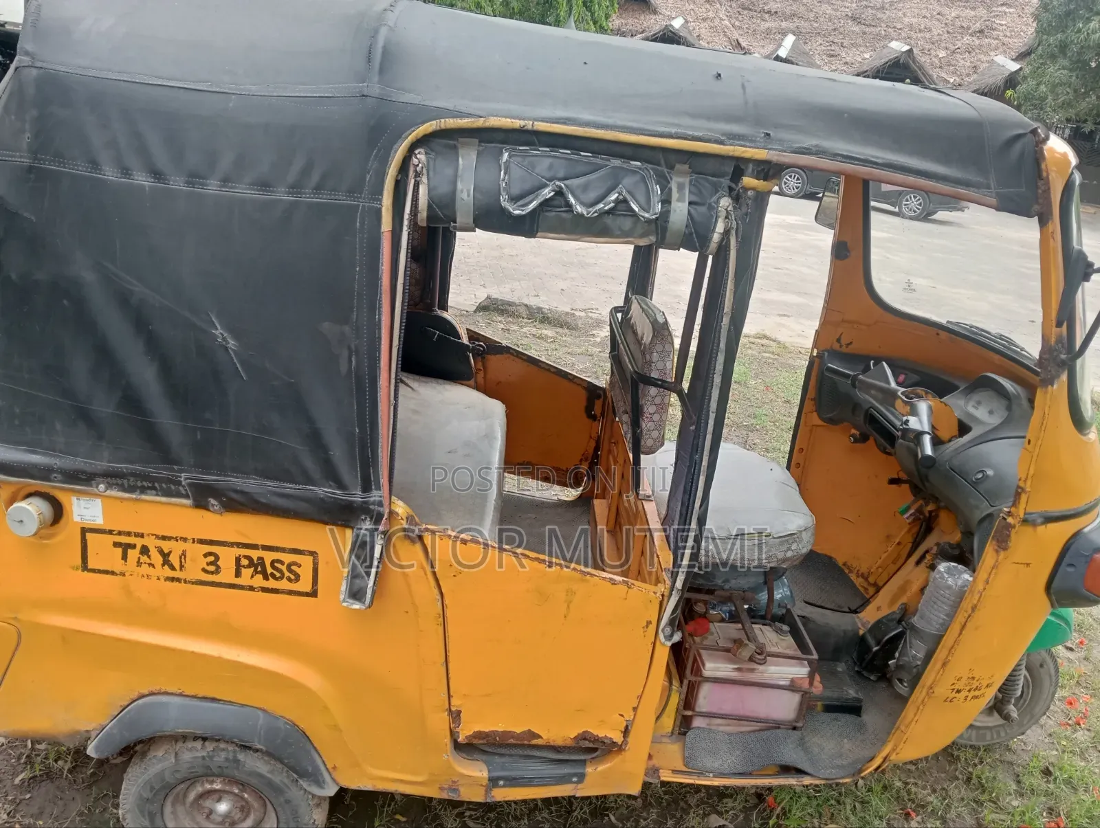Piaggio 2021 Yellow