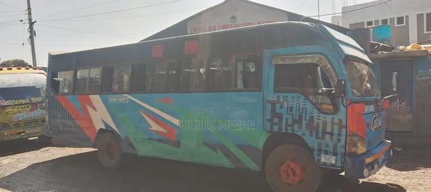 Isuzu NQR 2016 Blue - thumbnail 4