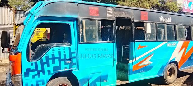 Isuzu NQR 2016 Blue - thumbnail 6