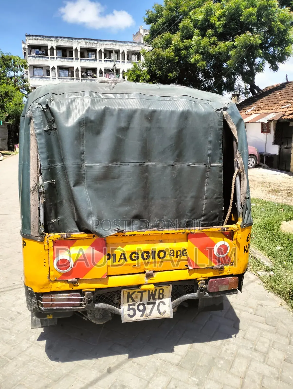 Piaggio 2021 Yellow