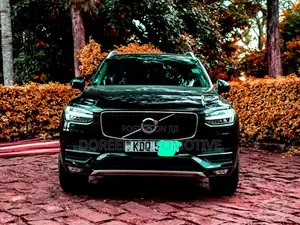 Volvo XC90 T5 Momentum AWD 2018 Black