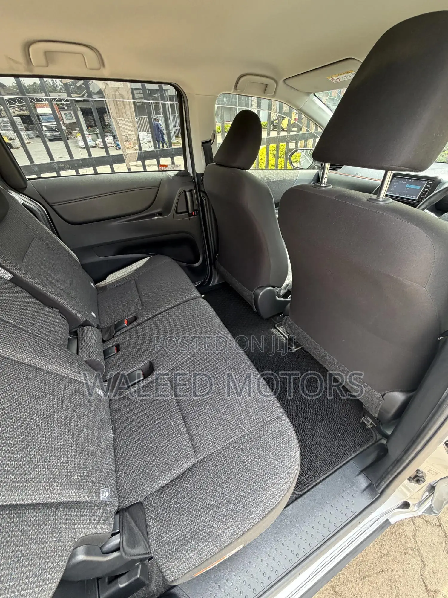 Toyota Sienta 2019 Silver