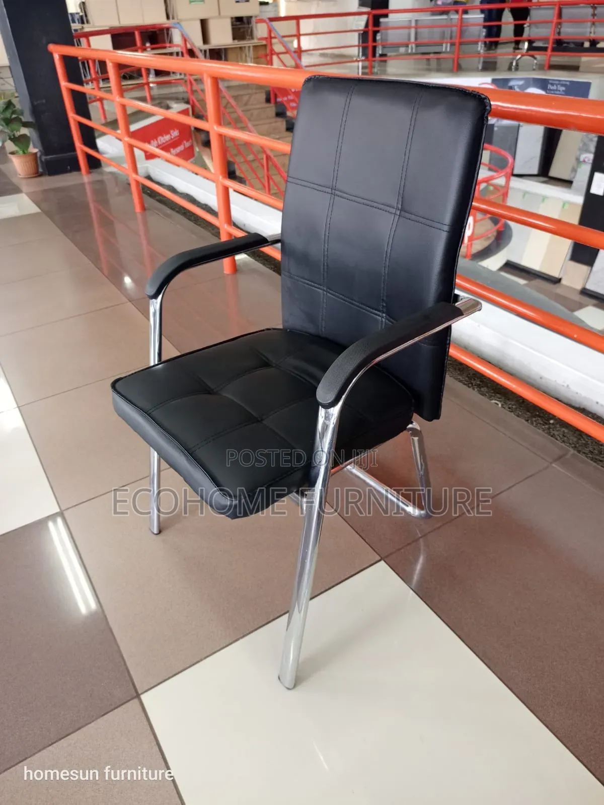 Medium Leather Visitor Seat